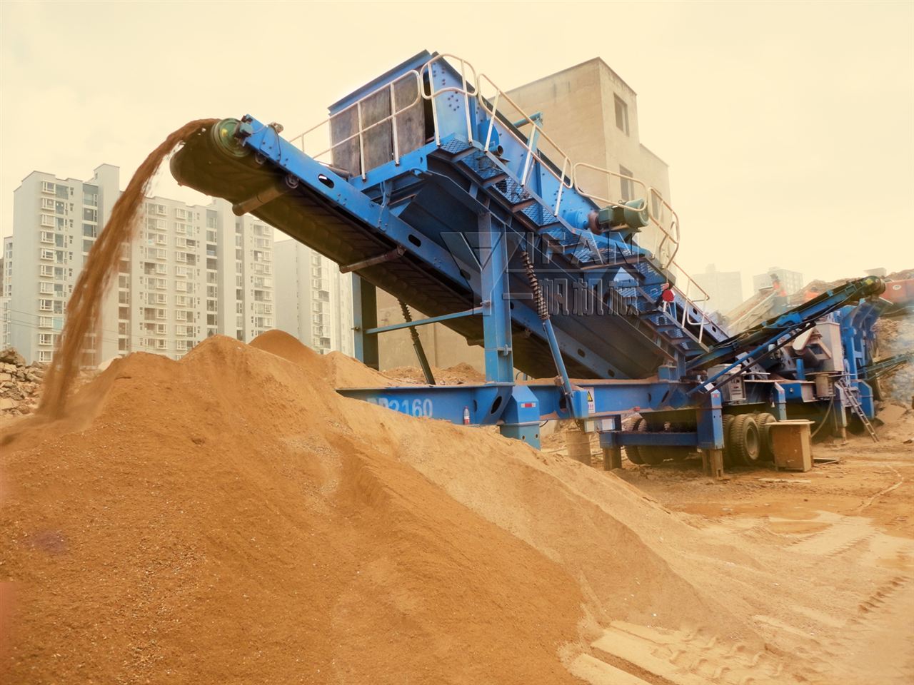 提高建筑垃圾回收利用率移动破碎站显身手